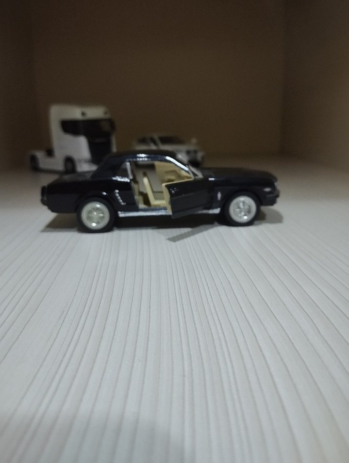 Klasik Siyah Oyuncak Araba mustang - Görsel 2