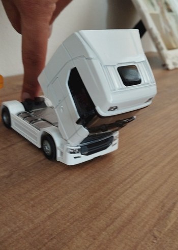 Beyaz Scania Oyuncak Kamyon - Görsel 4