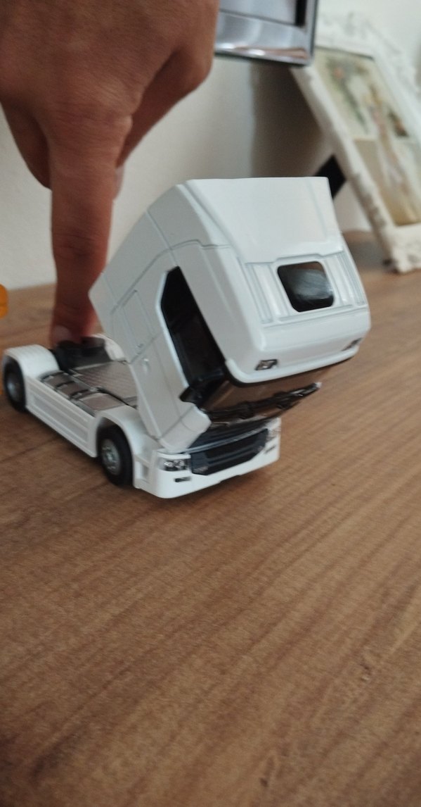 Beyaz Scania Oyuncak Kamyon - Görsel 4