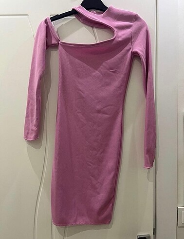 Pembe elbise