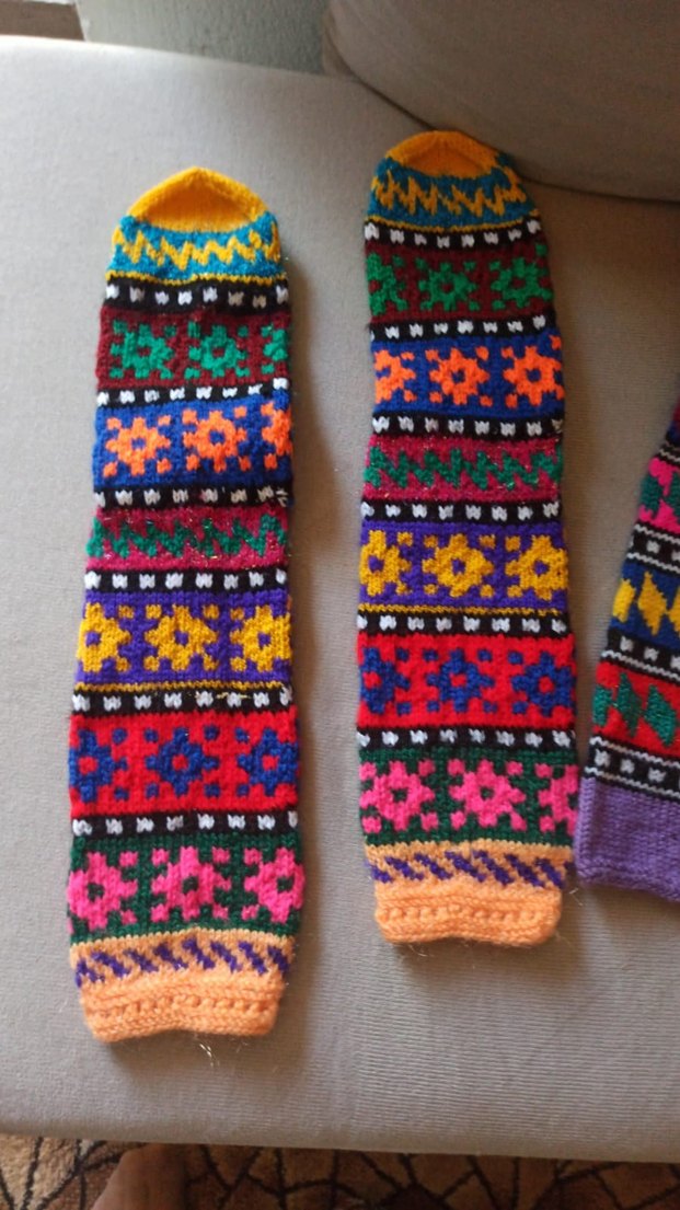 Çok Renkli Desenli Triko Çorap - Görsel 2