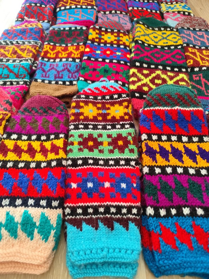 Renkli Etnik Desenli El Örgüsü Çoraplar - Görsel 2