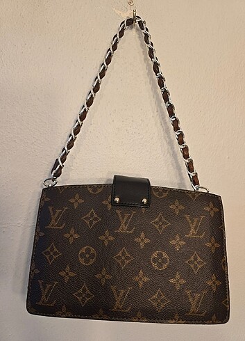 Beden Louis Vuitton kol ve el çantası