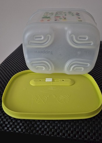 Tupperware Yeşil Kapaklı Plastik Saklama Kabı tupperware sera 1.8 lt