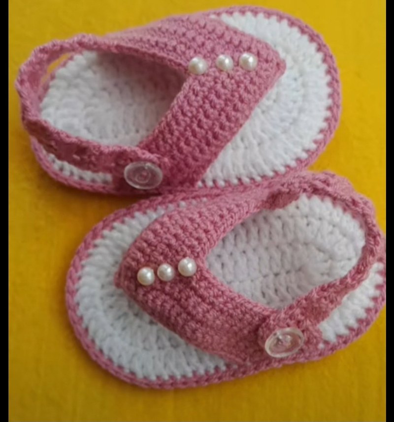 Nakışlı Beyaz Örgü Kız Bebek Patik - Görsel 2