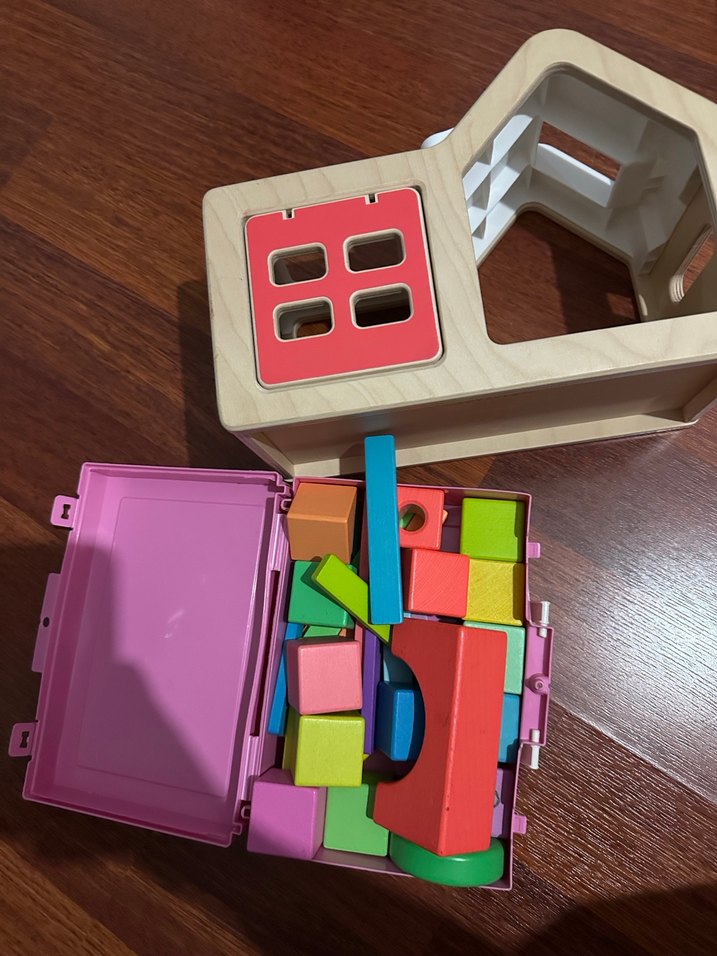 Pastel Pembe Ahşap Bloklar ve Ev Oyuncağı - Görsel 2