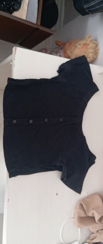 Siyah omzu acik crop