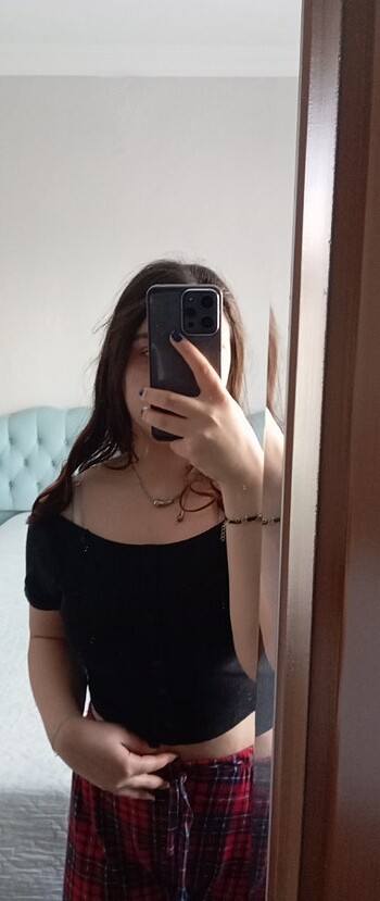 m Beden siyah Renk Siyah omzu acik crop