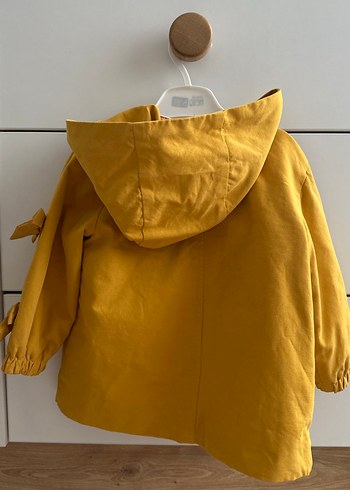 Zara Sarı Kapüşonlu Düğmeli Kız Bebek Trençkot - Görsel 5