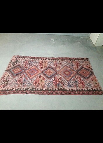 El dokuması asırlık kilim 