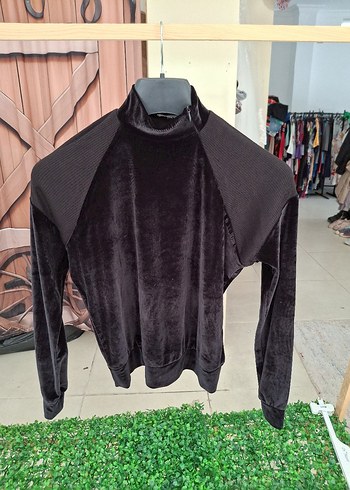 Siyah Kadın Boğazlı Piliseli Sweatshirt