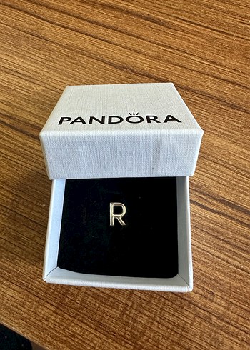 Pandora Gri R Harfli Charm - Görsel 2