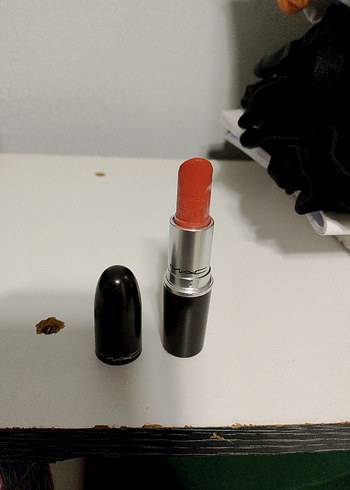 MAC Parlak Siyah Ruj - Görsel 2