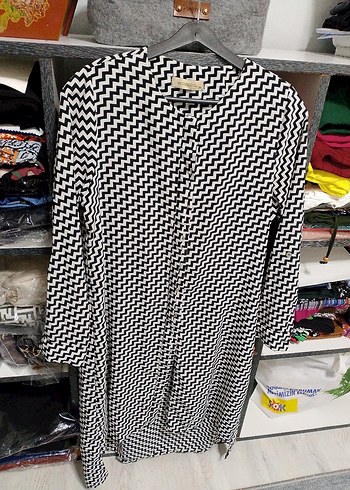 Uzun Kollu V Yaka Piliseli Kadın Tunik - Görsel 3