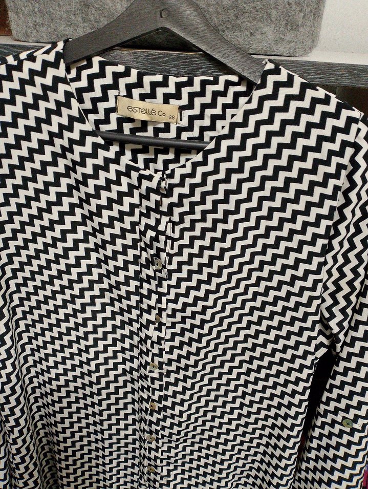 Uzun Kollu V Yaka Piliseli Kadın Tunik - Görsel 2