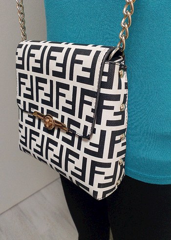 Beyaz Zincir Detaylı Desenli Kadın Çanta - Görsel 4