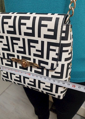 Beyaz Zincir Detaylı Desenli Kadın Çanta - Görsel 5