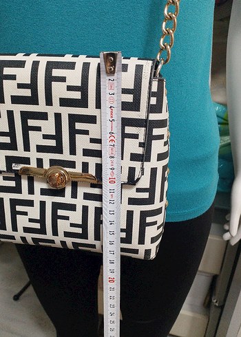 Beyaz Zincir Detaylı Desenli Kadın Çanta - Görsel 6