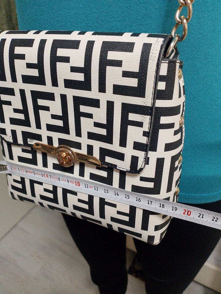 Beyaz Zincir Detaylı Desenli Kadın Çanta - Görsel 5