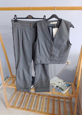 Gri Kadın Düğmeli Takım Elbise - Görsel 2