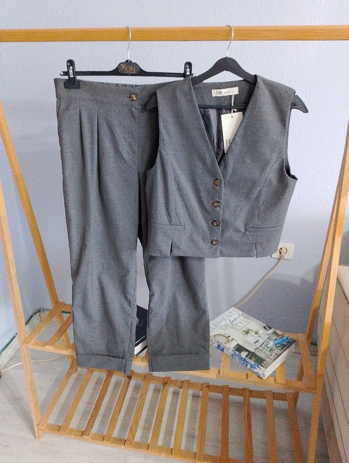 Gri Kadın Düğmeli Takım Elbise - Görsel 2