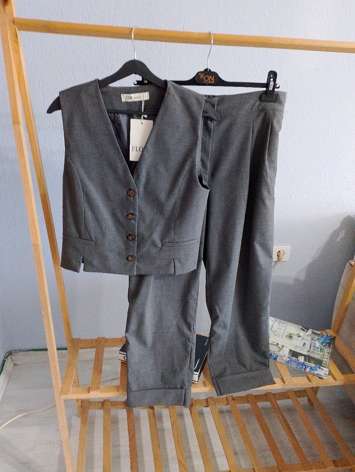 Gri Kadın Düğmeli Takım Elbise - Görsel 3