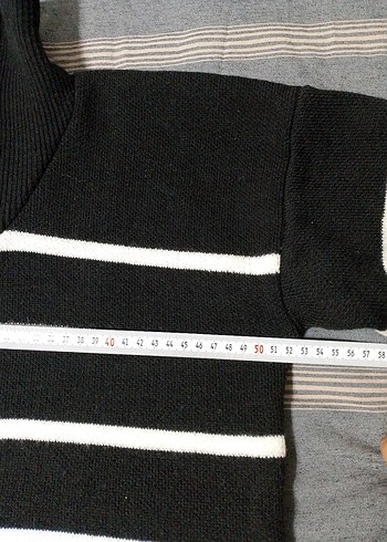 Siyah Beyaz Çizgili Yarım Fermuarlı Kazak - Görsel 3