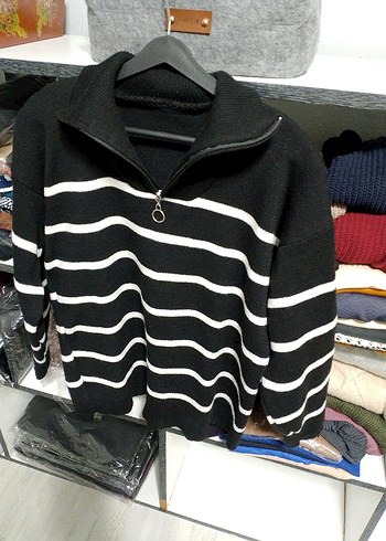 Siyah Beyaz Çizgili Yarım Fermuarlı Kazak - Görsel 2