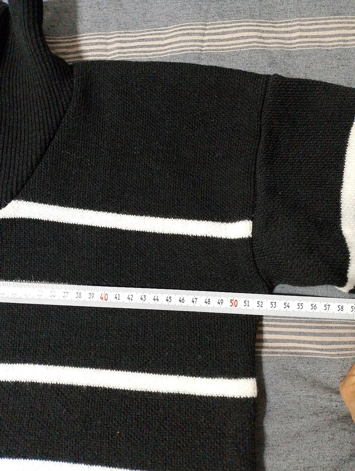 Siyah Beyaz Çizgili Yarım Fermuarlı Kazak - Görsel 3