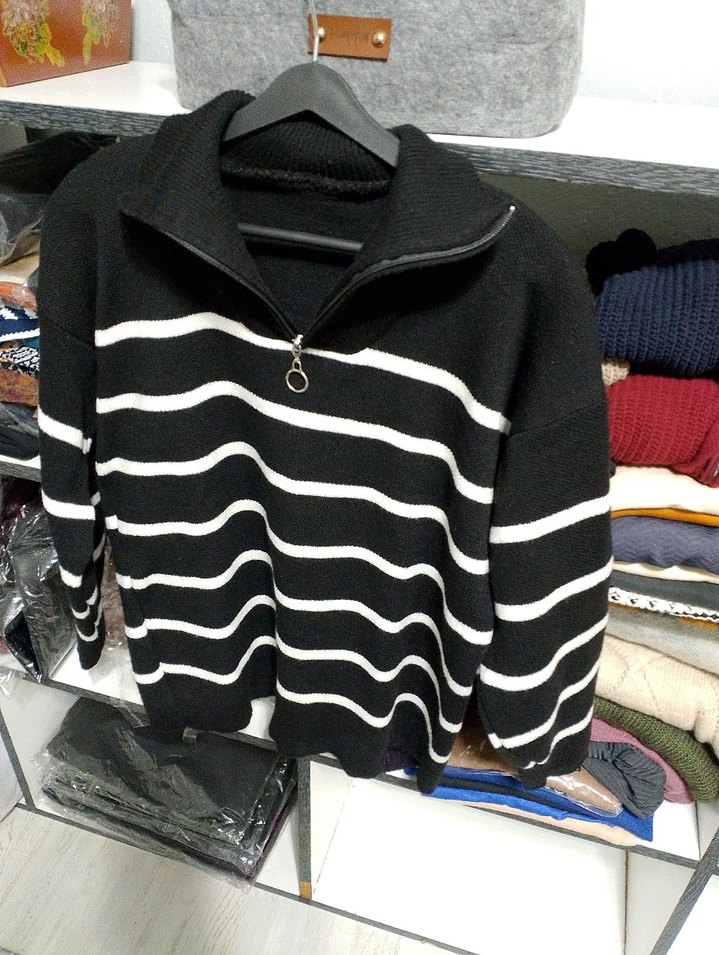 Siyah Beyaz Çizgili Yarım Fermuarlı Kazak - Görsel 2