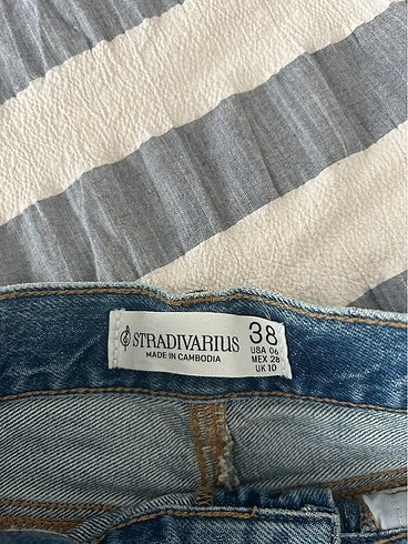 38 Beden Stradivarius Crop straight fit jean