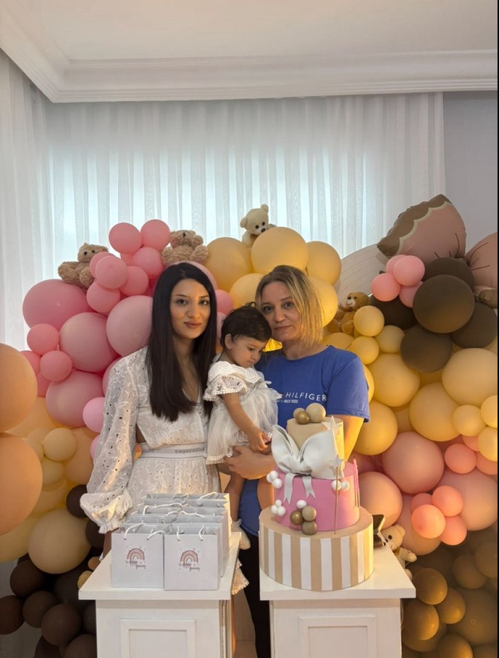 V Yaka Beyaz Dantel Mini Elbise - Görsel 2