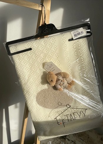 Beyaz Desenli Örgü Bebek Battaniyesi - Görsel 2