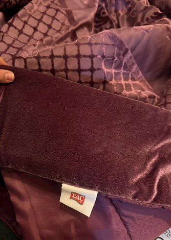 Bordo İşlemeli Yatak Örtüsü ve yastıkları - Görsel 3