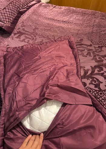 Bordo İşlemeli Yatak Örtüsü ve yastıkları - Görsel 5