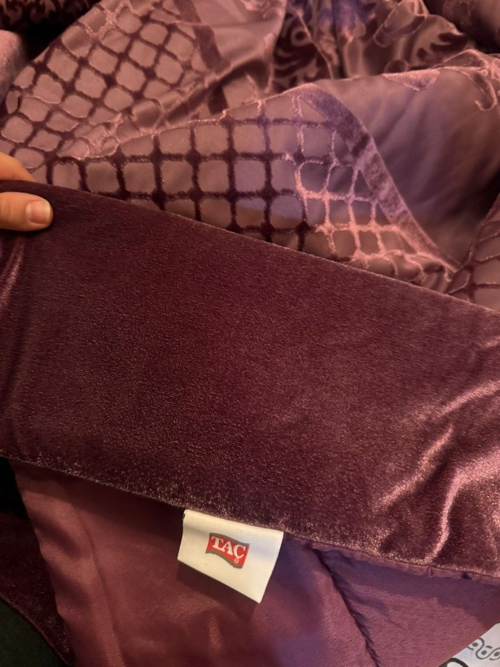 Bordo İşlemeli Yatak Örtüsü ve yastıkları - Görsel 3