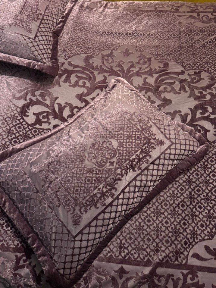 Bordo İşlemeli Yatak Örtüsü ve yastıkları - Görsel 4