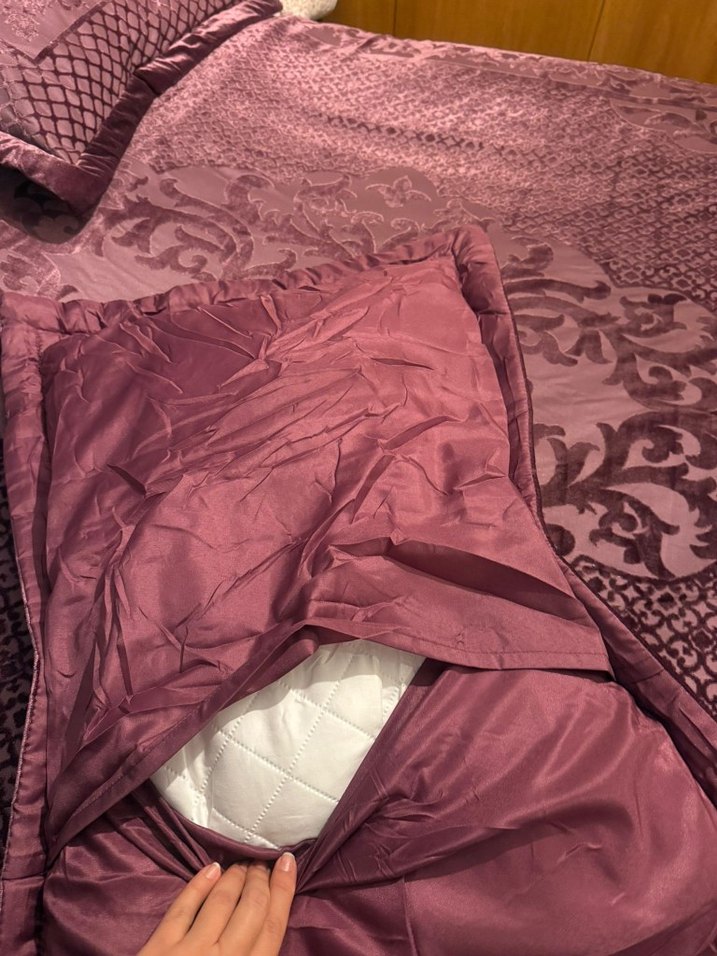 Bordo İşlemeli Yatak Örtüsü ve yastıkları - Görsel 5