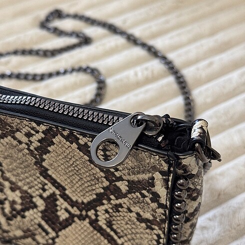 Beden Stradivarius Zımbalı Çanta