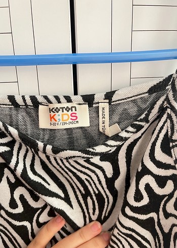 10 Yaş Beden beyaz Renk Zebra Desenli Uzun Askılı Elbise