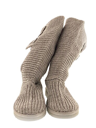 38,5 Beden Ugg Çizme %70 İndirimli.