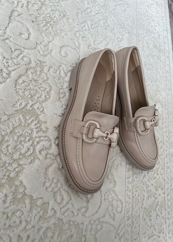 Bej Deri Tokalı Kadın Loafer