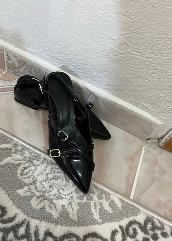 36 Beden Kadın Siyah Rugan Tokalı Topuklu Ayakkabı
