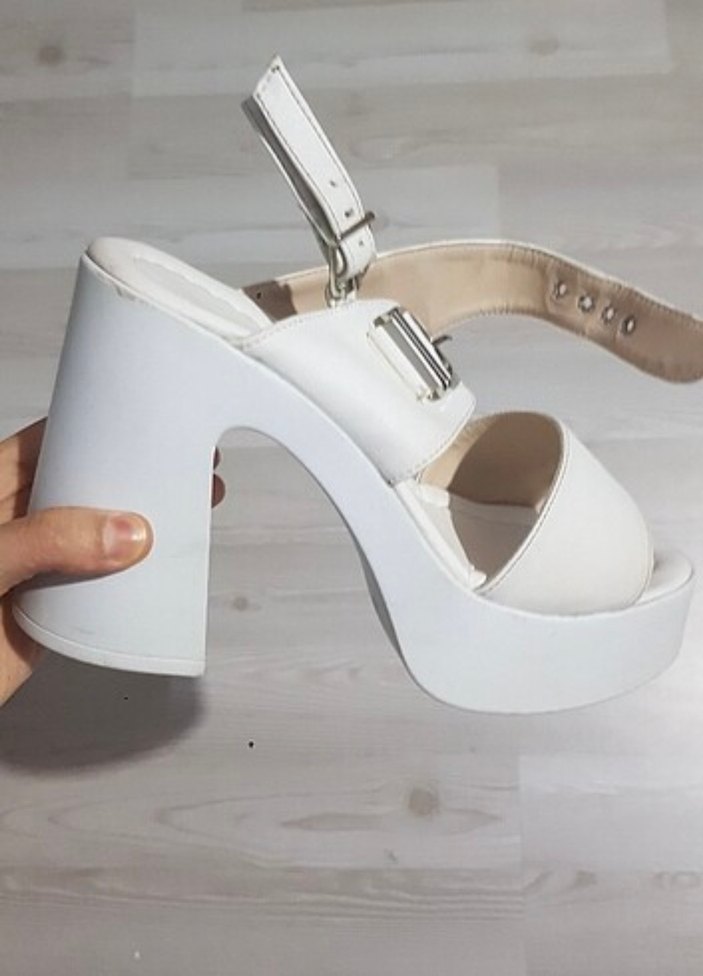 Beyaz Tokalı Kadın Platform Topuklu Ayakkabı - Görsel 2