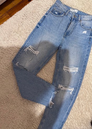 Bershka Yirtik Detayli Mavi Denim Pantolon