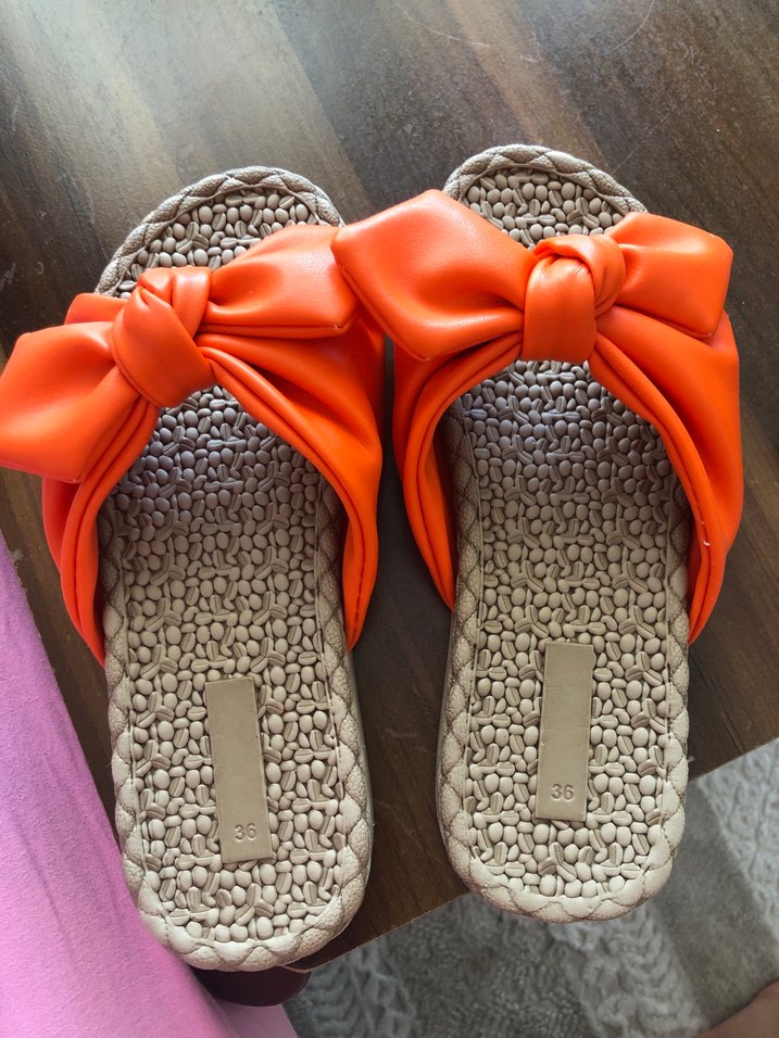 Turuncu Fiyonk Detaylı Kadın Terlik - Görsel 2