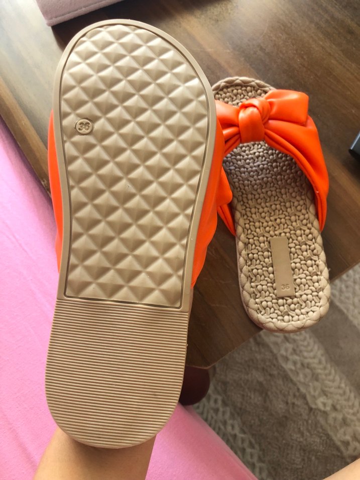 Turuncu Fiyonk Detaylı Kadın Terlik - Görsel 3