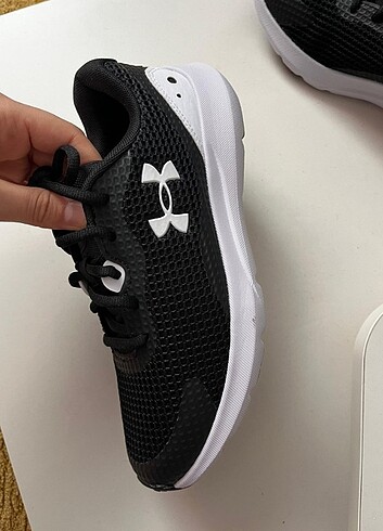 Diğer Under Armour kadın spor ayakkabı