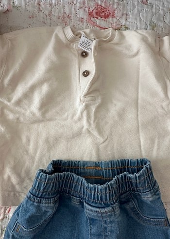 Bebek Erkek Beyaz Düğmeli Tişört ve Kot Pantolon
