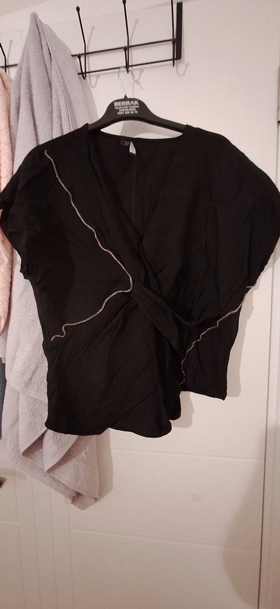Siyah V Yaka Drapeli Kadın Bluz - Görsel 3